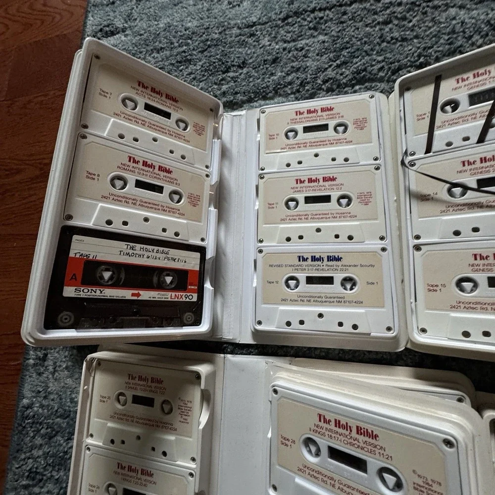 The Holy  Bible New International Version Old testament Tape 1-48 - Picture 4 of 8